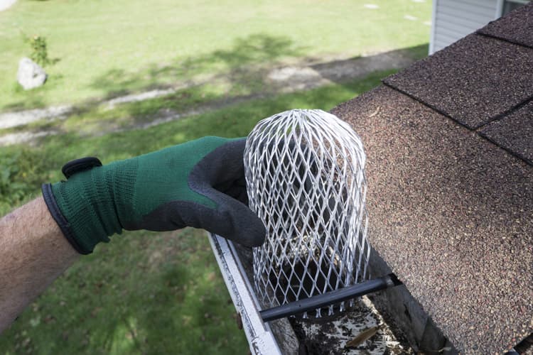 gutter-cleaning-house